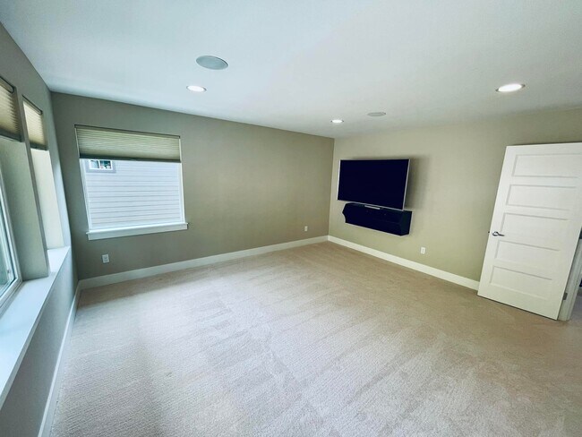 Building Photo - 8113 173rd Ave E