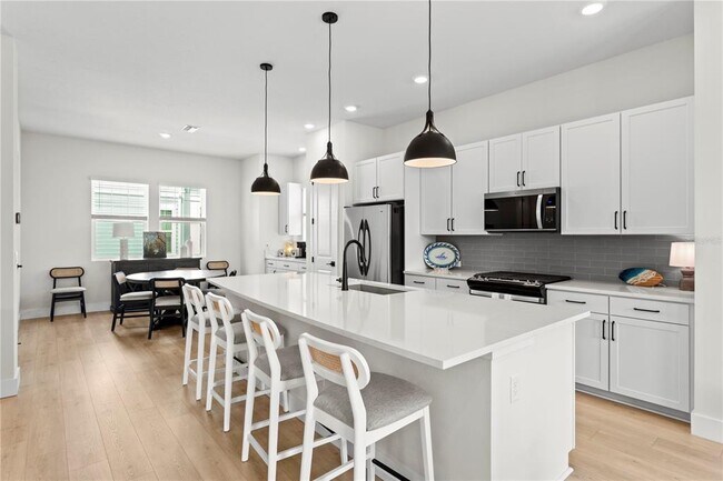 Building Photo - 114-121 21st St N