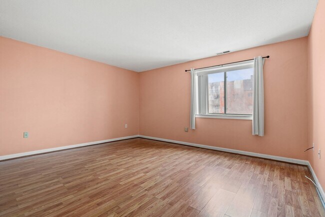 Building Photo - 12 9th St