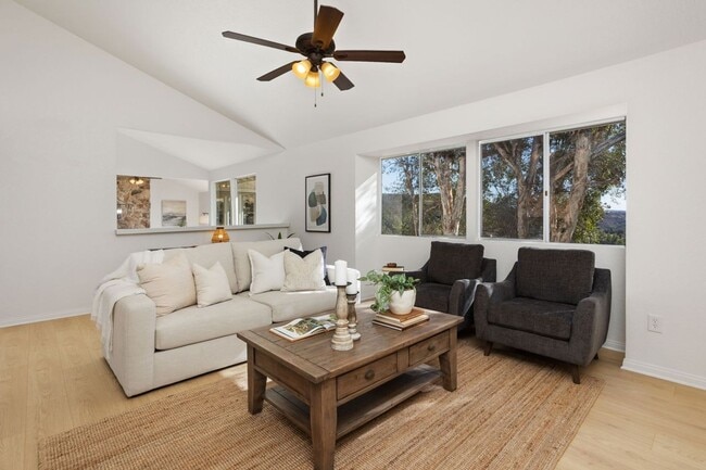 Building Photo - 3 Bedroom House with View in Poway