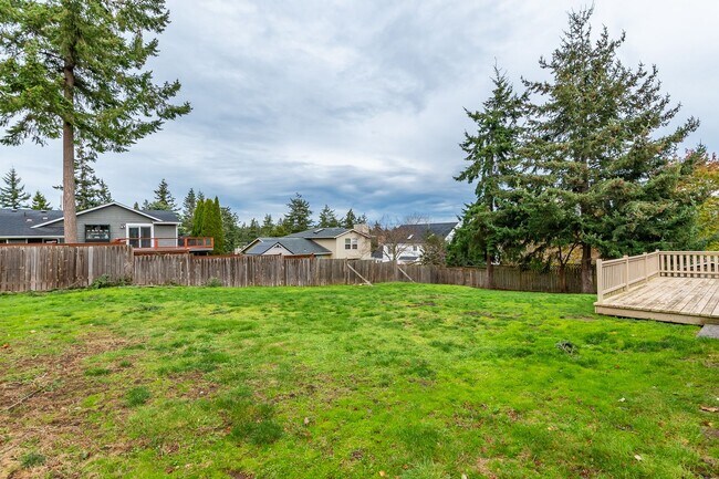 Building Photo - Beautifully Updated 3-Bedroom Home with Large Fenced Yard