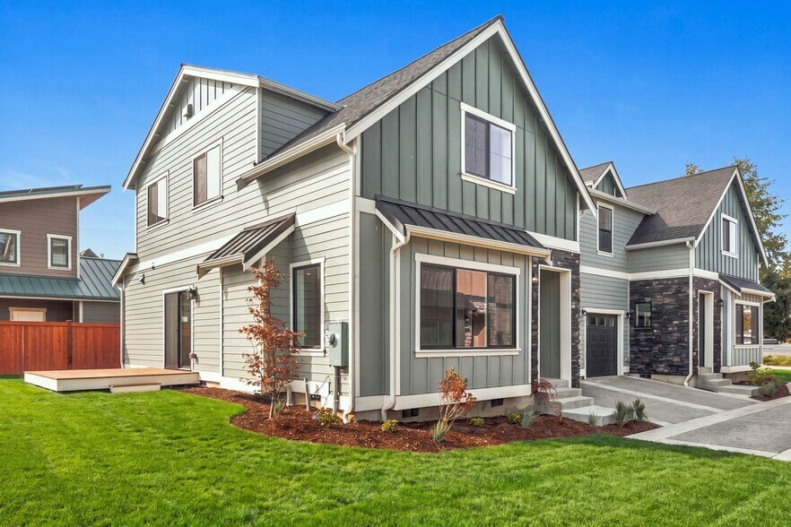 Building Photo - 695 3rd Street
