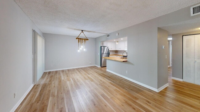 Building Photo - 9 Tarragona Ct