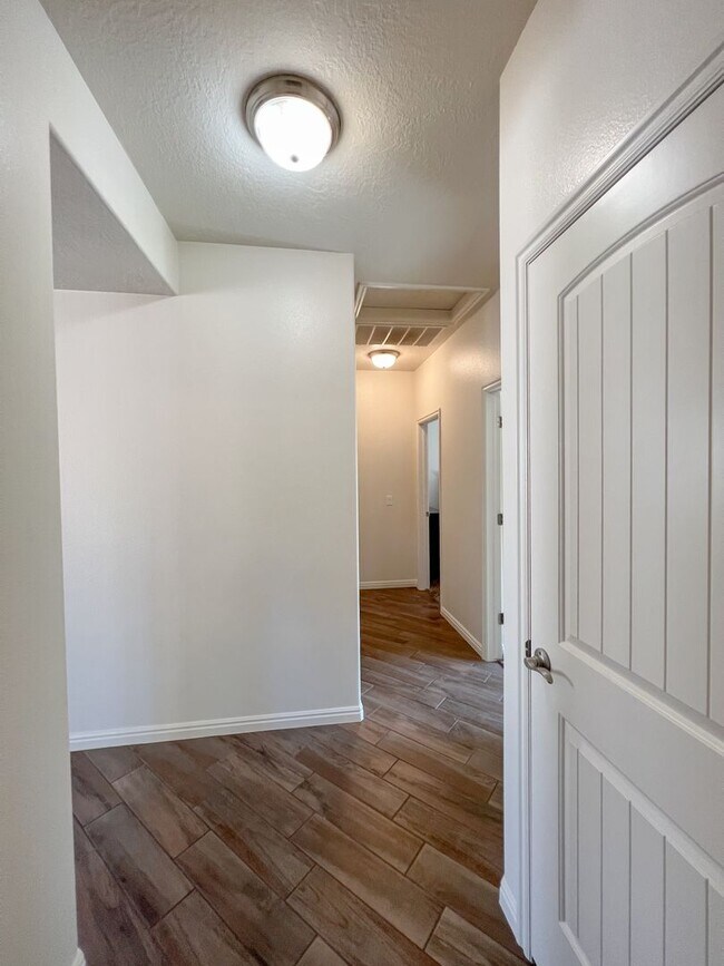 Building Photo - 1775 N Overland Trails Dr