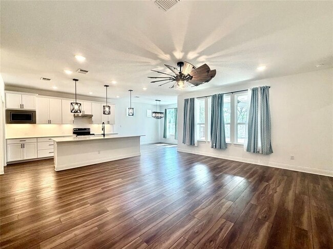 Building Photo - 125 Slenderleaf Dr