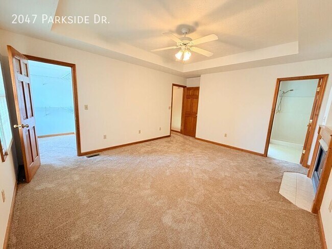 Building Photo - 2047 Parkside Dr
