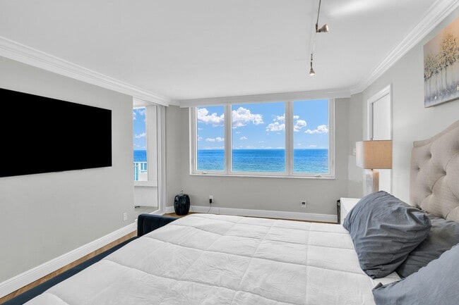 Building Photo - 550 S Ocean Blvd