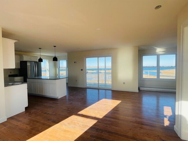 Building Photo - 6 Cross Beach Rd