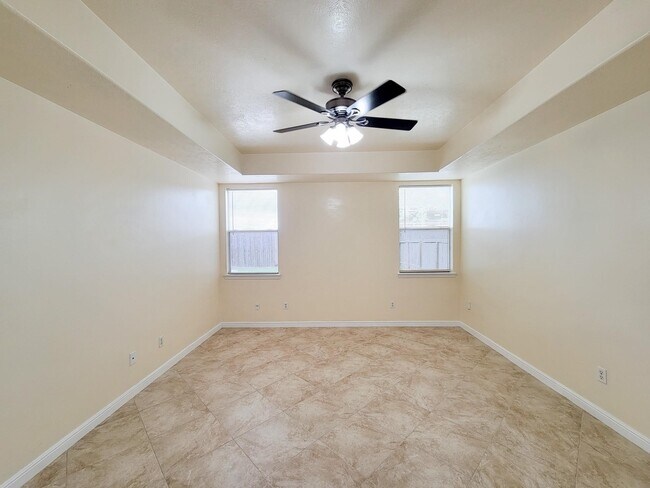 Building Photo - 14938 Brightbrook Dr