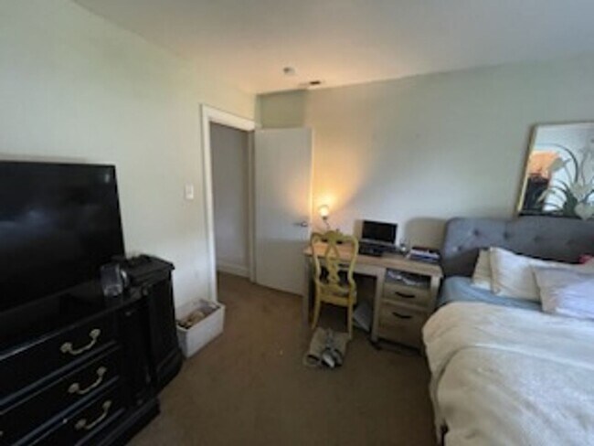 Building Photo - 7305 Harrison Ave