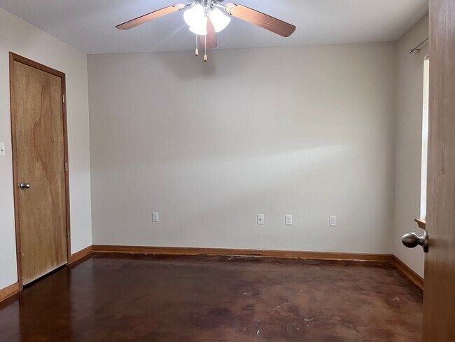 Building Photo - Brown St Units