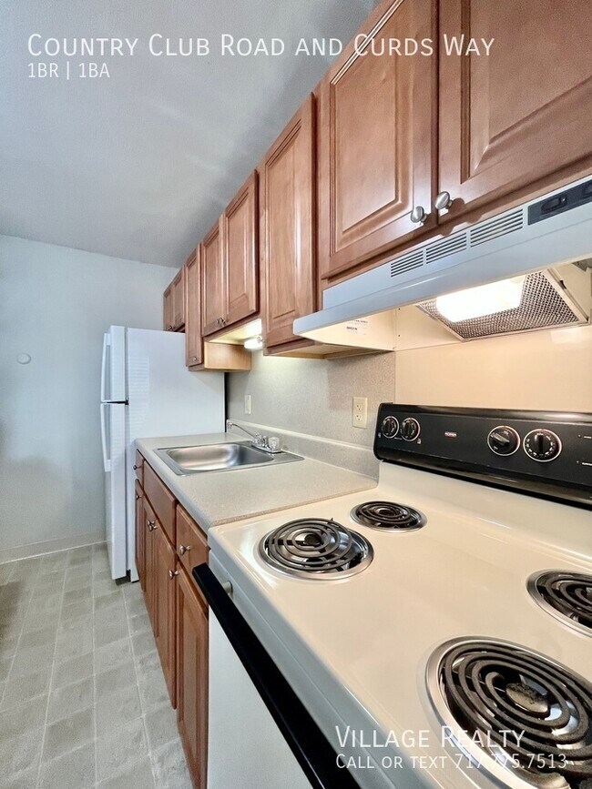 Building Photo - 671 Country Club Rd