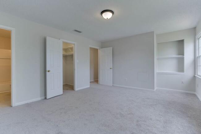 Building Photo - 1121 Nipigon Ct