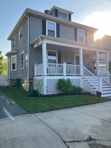 Primary Photo - 52 Mudge St