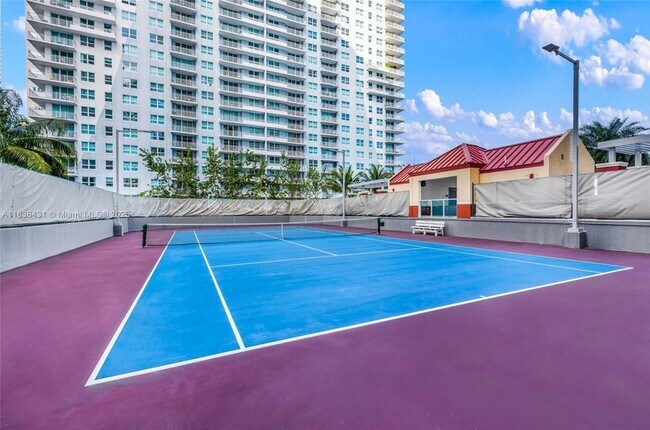 Building Photo - 1155 Brickell Bay Dr