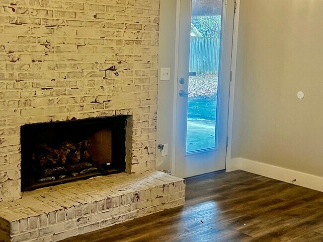 Building Photo - 95 Oakwood Dr