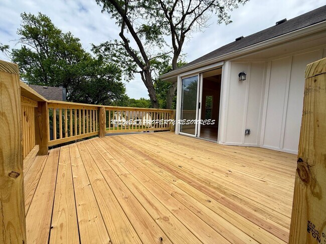 Building Photo - Amazing 3 Bedroom Home!