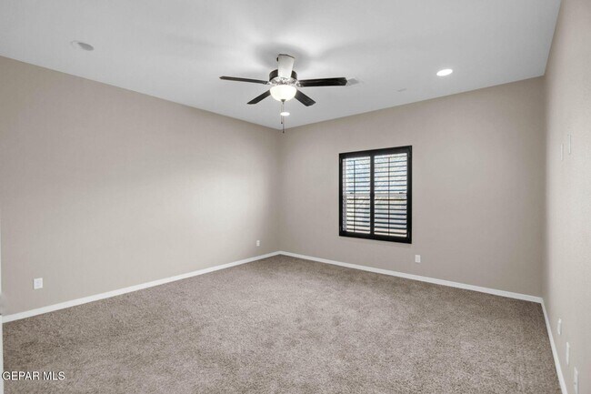 Building Photo - 871 Maple Park Ave