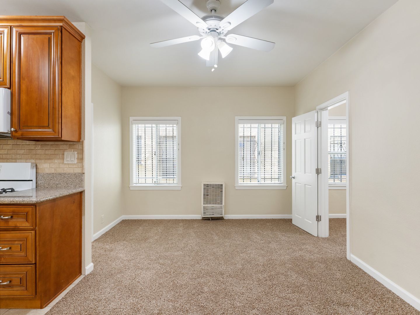 Building Photo - 1324 N Peterson Ave