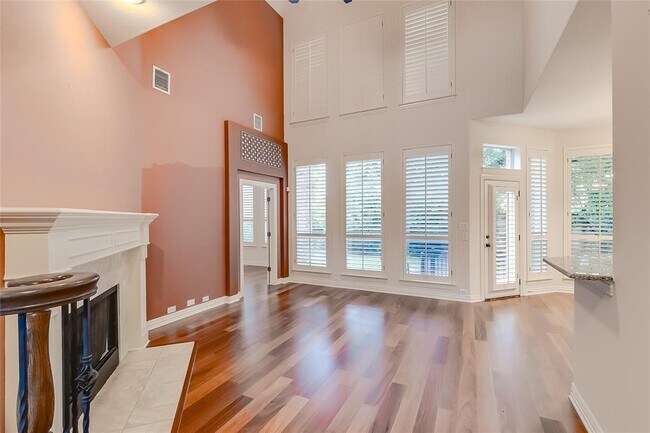 Building Photo - 11608 Spicewood Pkwy