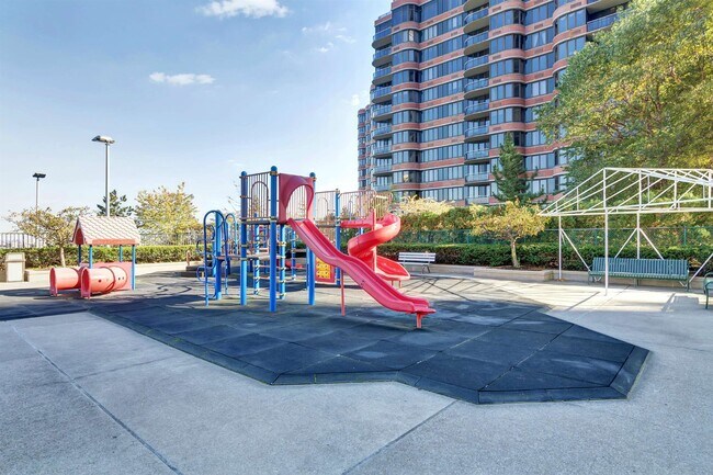 Building Photo - 200 Winston Dr