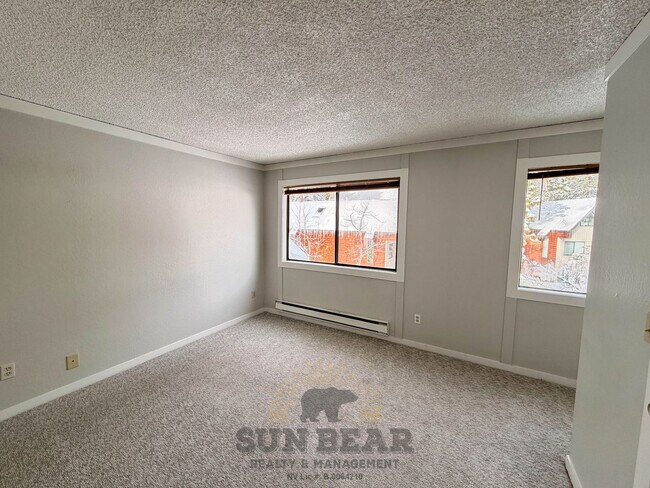 Building Photo - 1 Bedroom plus Loft - 2 blocks from Incline Beach!