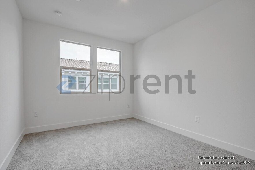 Building Photo - 5301 E Commerce Way