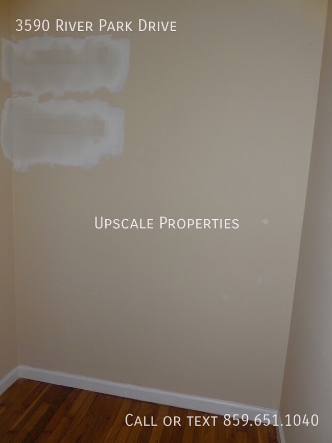 Building Photo - 3590 River Park Dr