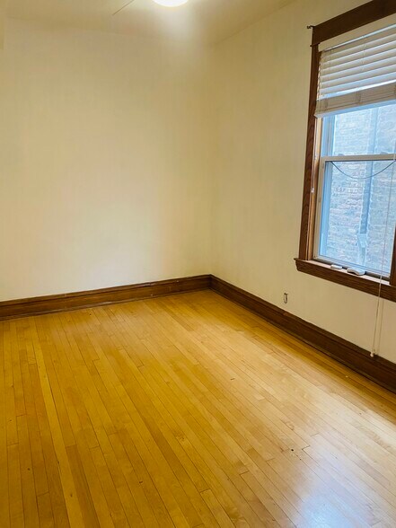 2nd bedroom 13' x 8.6' - 2014 W Fletcher St