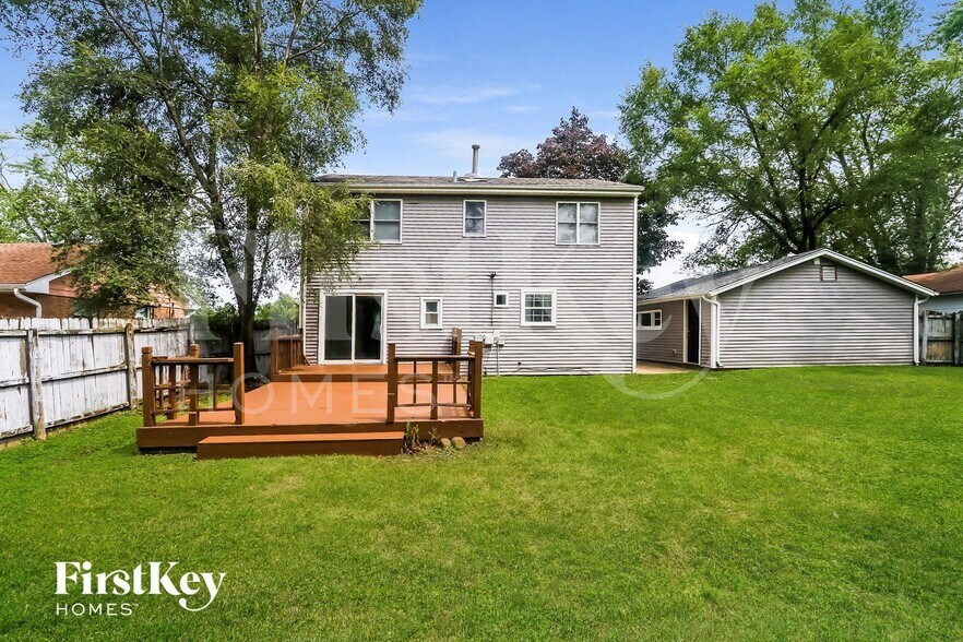 Building Photo - 18722 Hamlin Ave