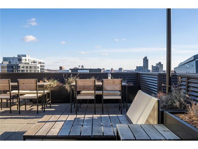 Building Photo - 250 Park Ave