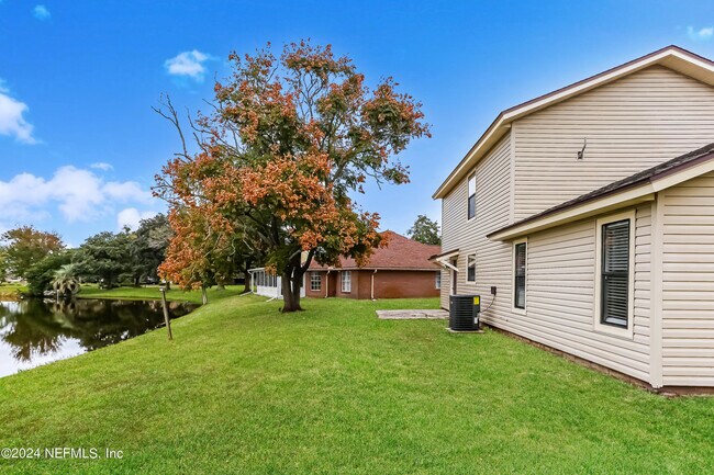 Building Photo - 12636 Misty Mountain Dr E