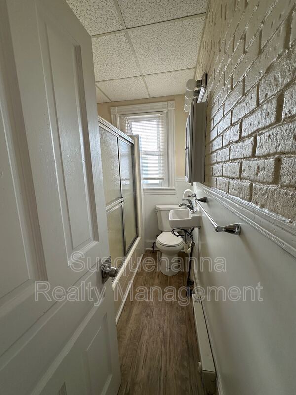 Building Photo - 342 N Mulberry St