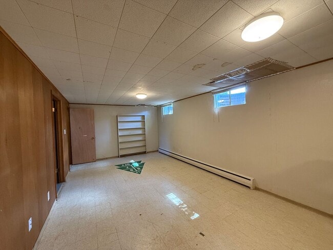 Building Photo - Crestline Ave/Lakeview St (Triplex)
