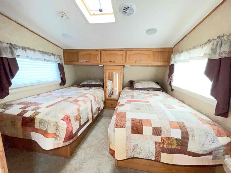 Building Photo - 1095 W El Camino Real