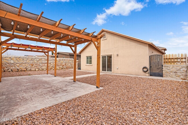 Building Photo - 14696 Jesus Almeida