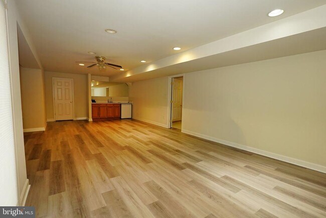 Building Photo - 14030 Bromfield Rd