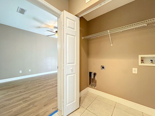 Building Photo - LUXURY 3 Bedroom / 2 Bath Townhome in a ga...