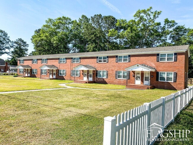 Building Photo - 111 W 15th St