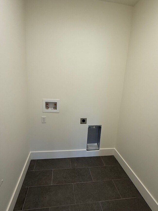 Building Photo - Valley Apartments