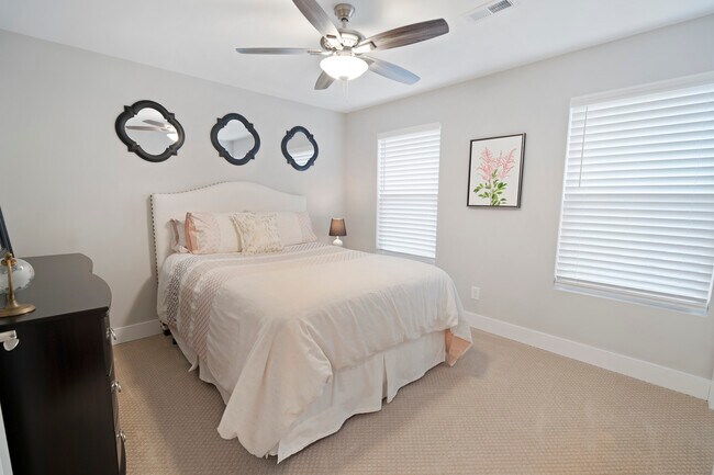 Guest Room 1 - 2509A Solon Dr