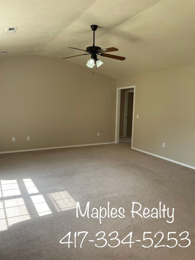 Building Photo - 3 BED, 2 BATH SINGLE FAMILY HOME IN HOLLIS...
