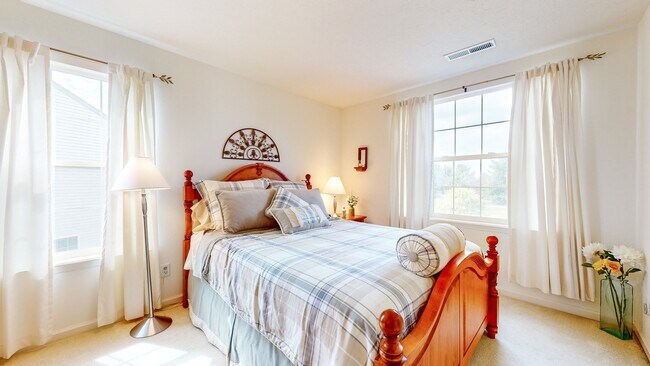 Building Photo - 7053 Sycamore Run Dr