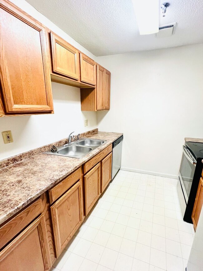 Building Photo - 37 S Williams St