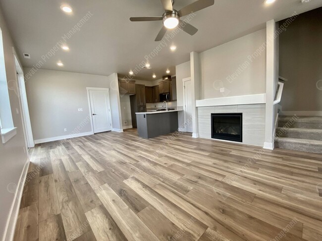 Building Photo - Petrosa Townhouse 3 BR - 2 ½ BA w/ loft