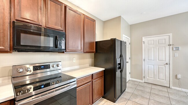 Building Photo - 3499 Parkridge Cir