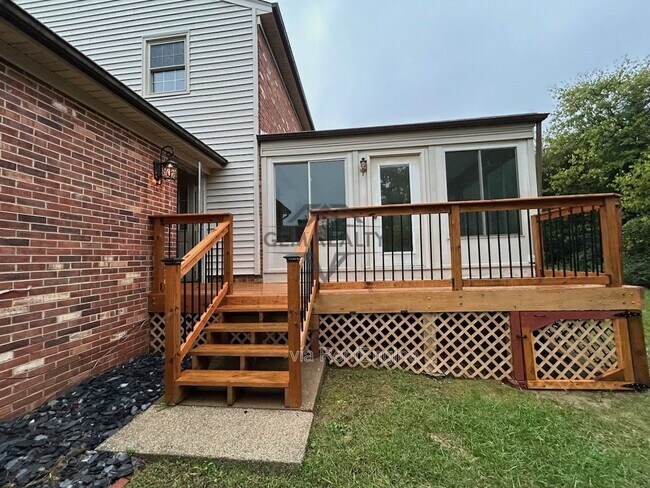 Building Photo - 100 Kendallwood Dr