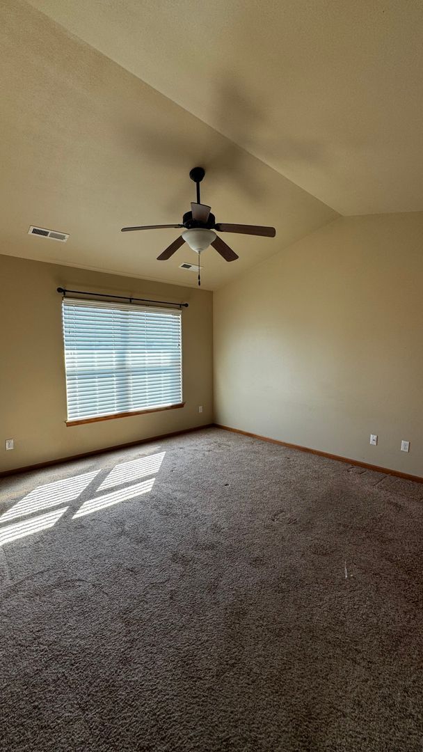 Building Photo - Coralville 4 Bedroom 4 Bath 3 Level Town H...