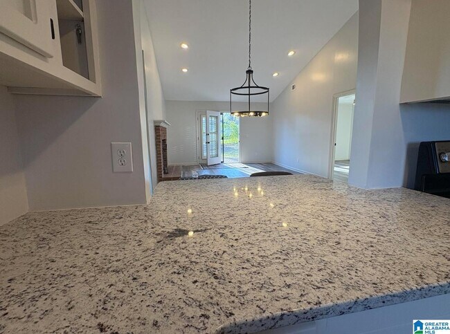 Building Photo - 1022 Vestavia Manor Dr