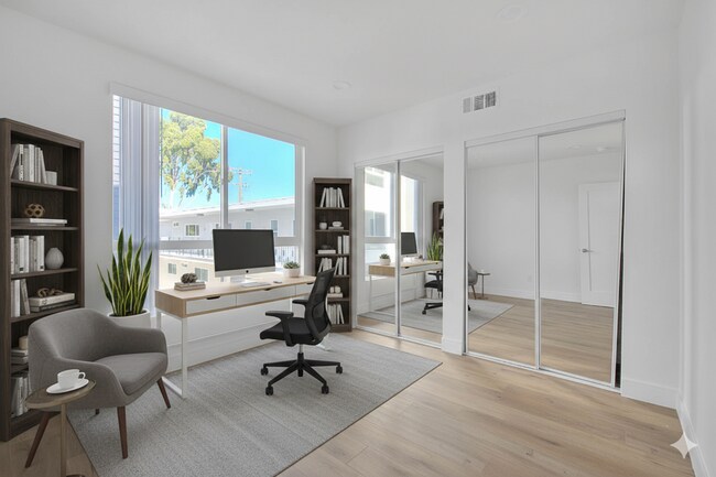 Building Photo - 11726 Hamlin St